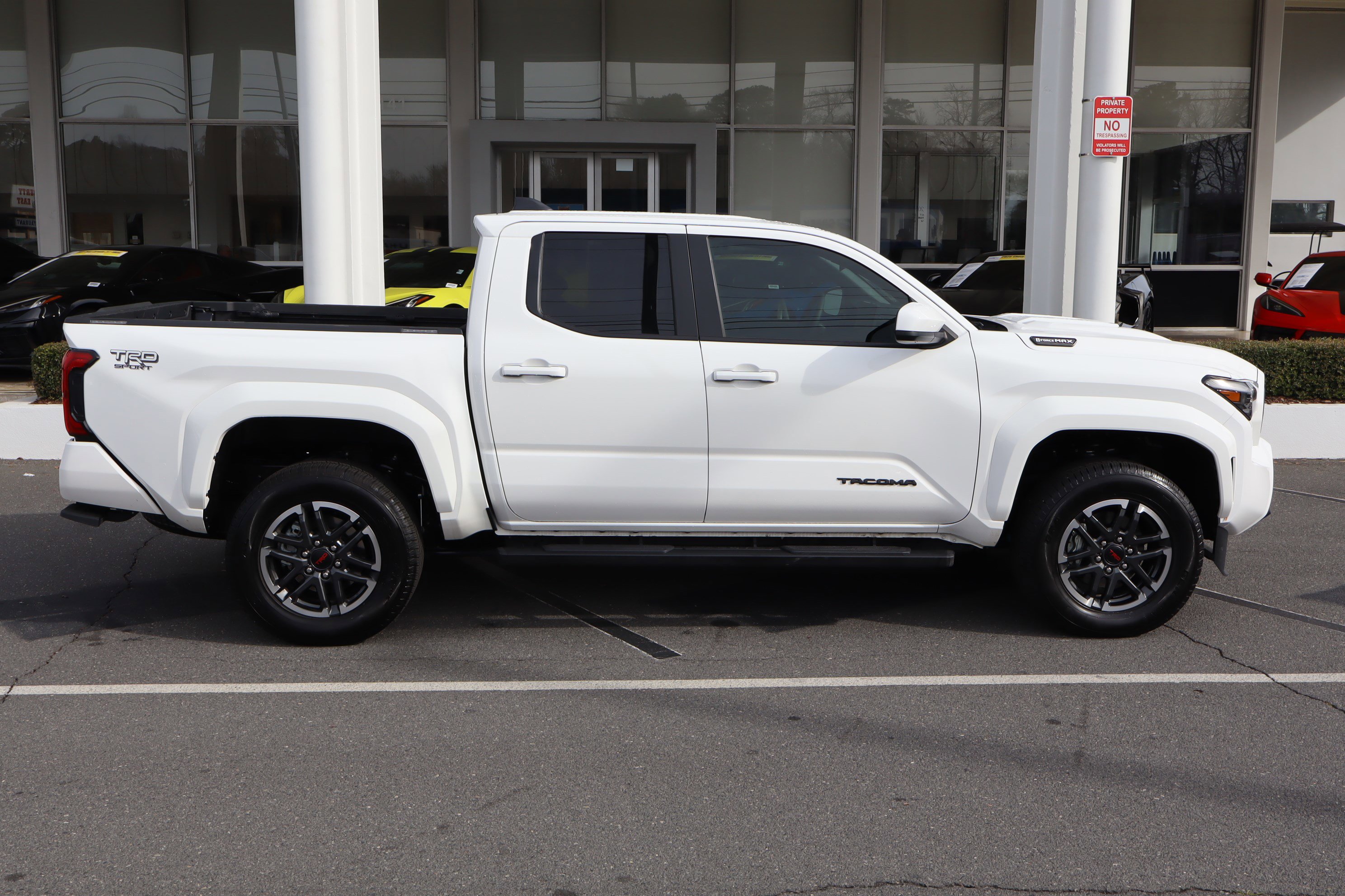 Used 2025 Toyota Tacoma TRD Sport image 11