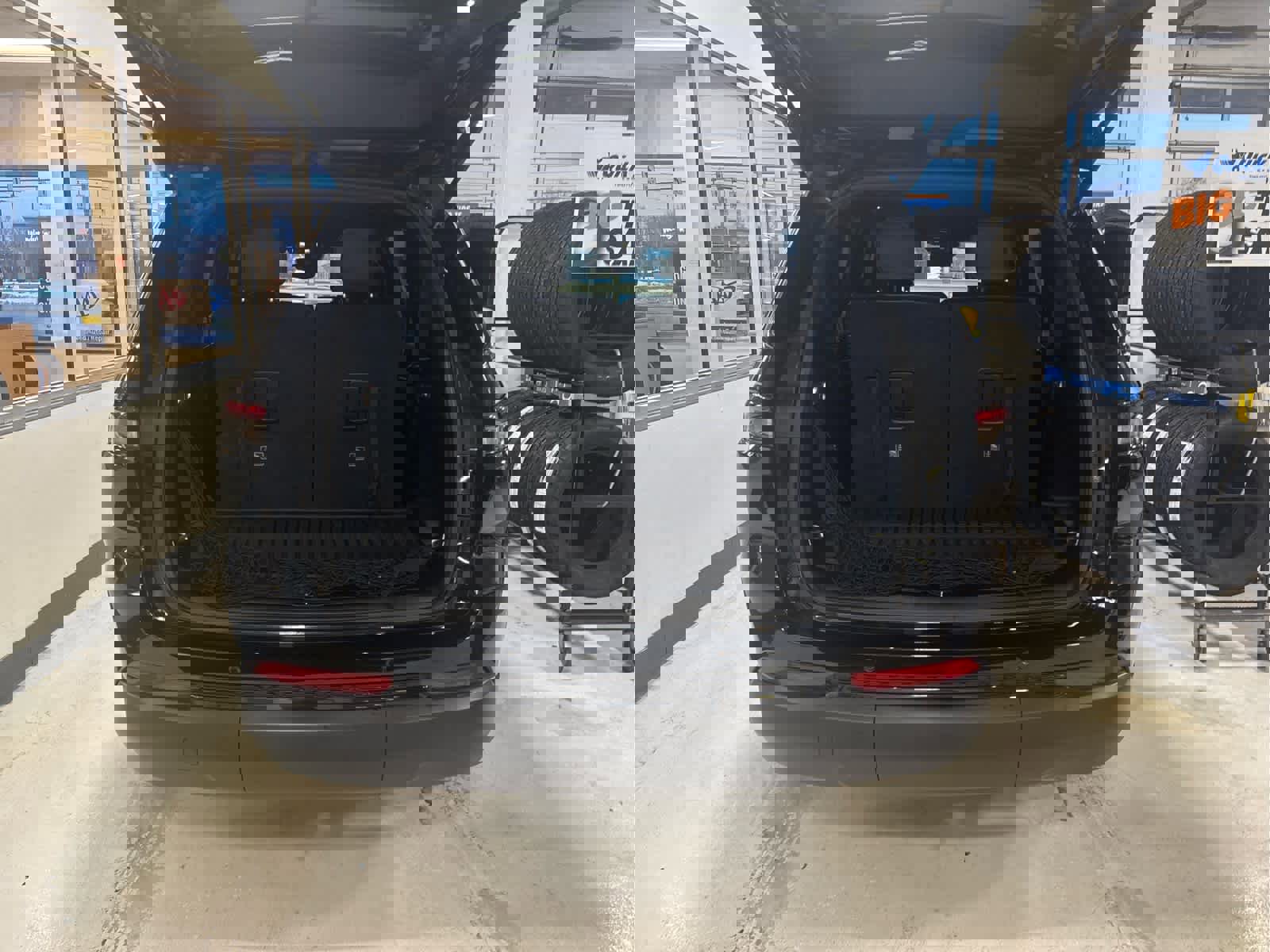 Used 2023 Jeep Grand Cherokee L Laredo image 27