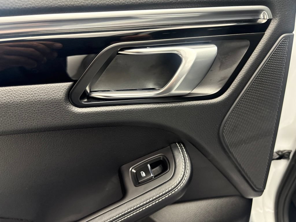 Certified 2024 Porsche Macan S AWD/4WD image 19
