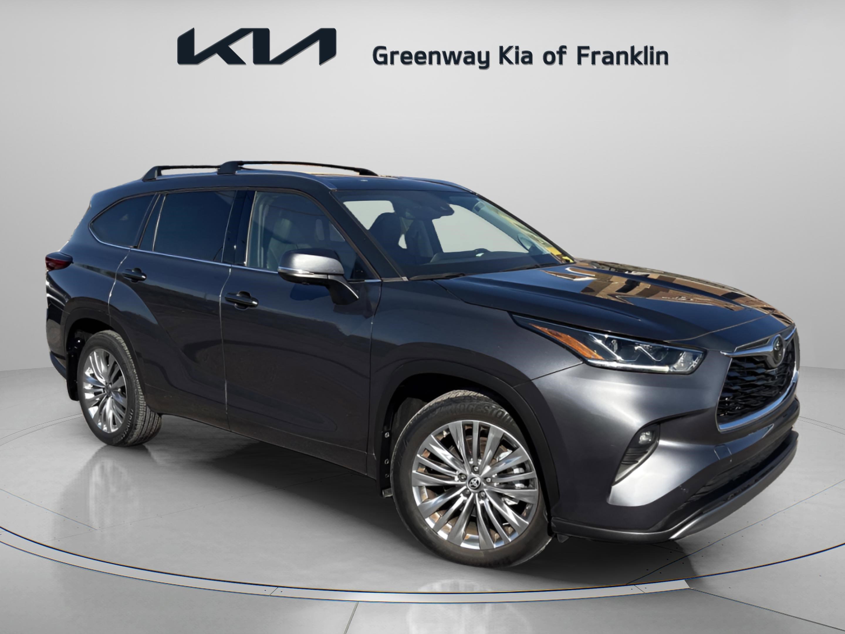 Used 2023 Toyota Highlander Platinum image 1
