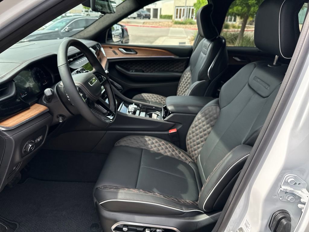 New 2026 Jeep Grand Cherokee Summit w/ Obsidian Package AWD/4WD image 17