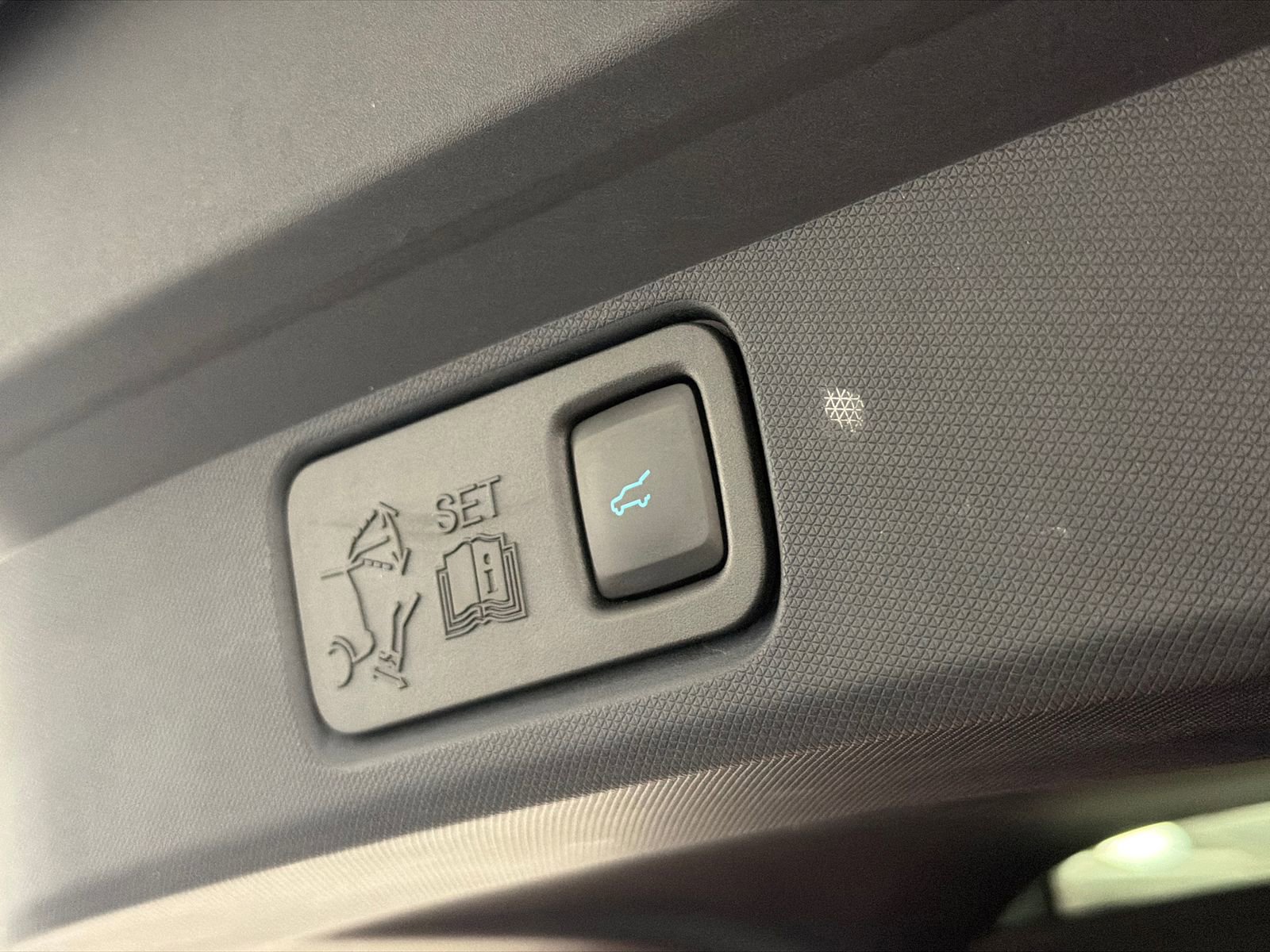 Used 2023 Ford Mustang Mach-E Premium image 9