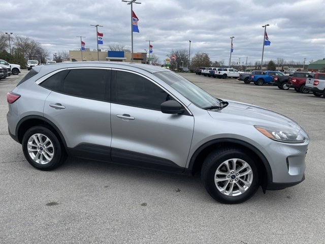 Used 2022 Ford Escape SE image 2