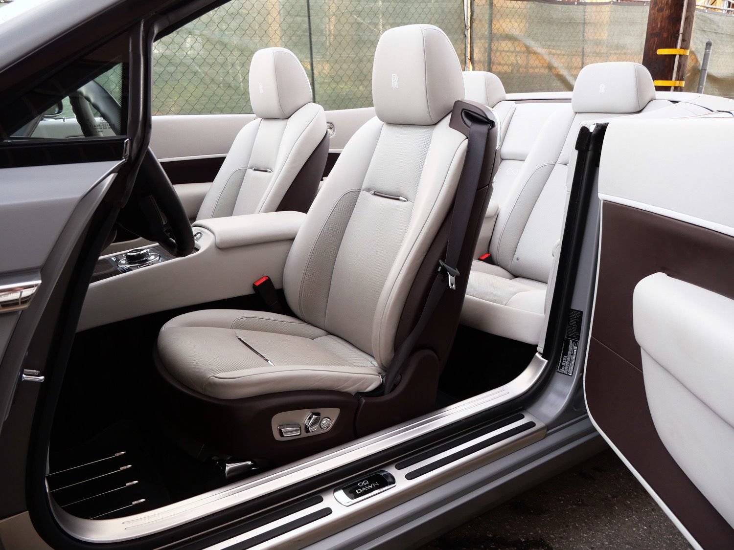 Used 2019 Rolls-Royce Dawn RWD image 26