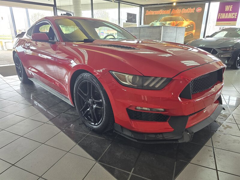 Used 2017 Ford Mustang Coupe RWD image 3
