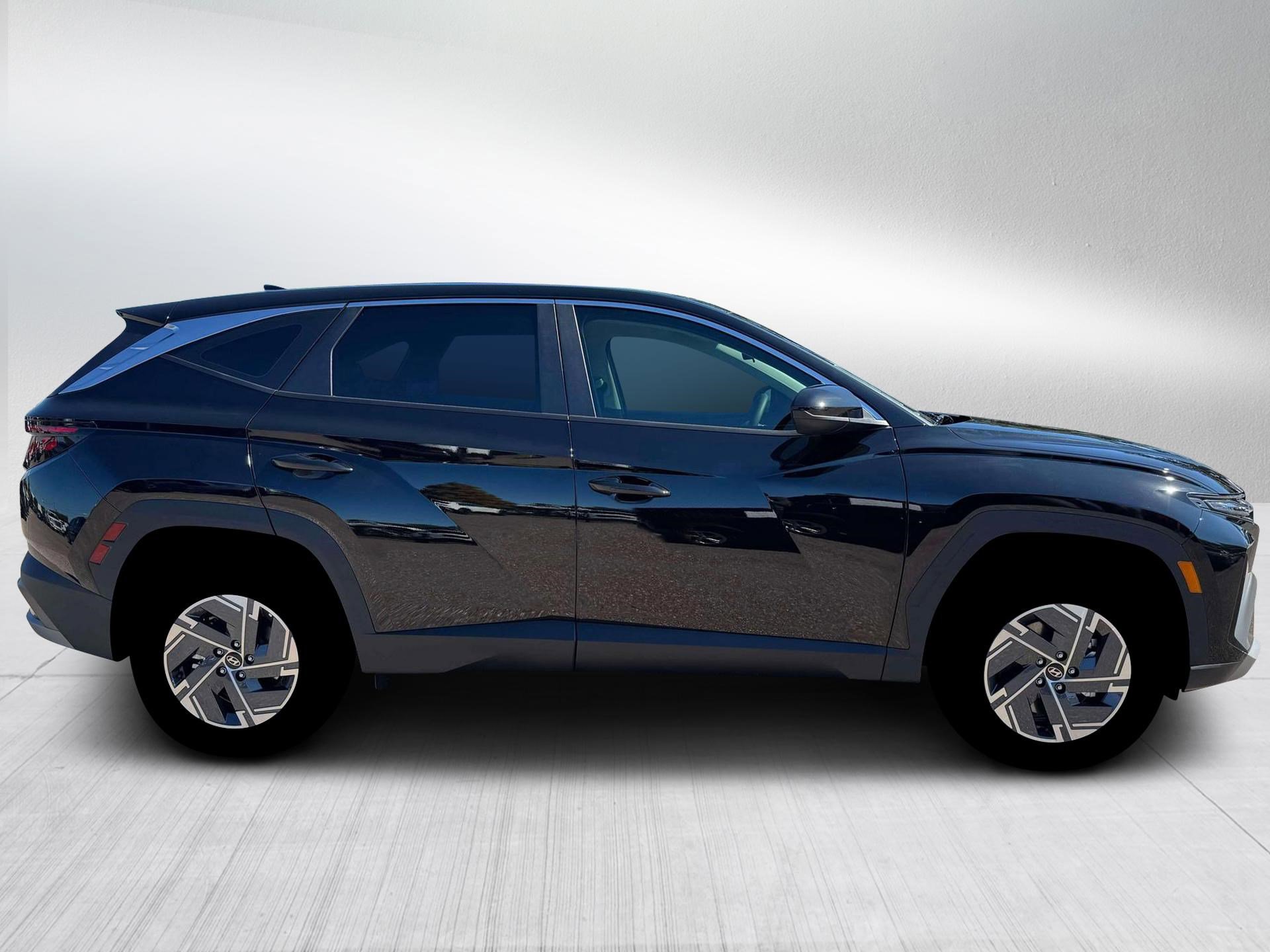 New 2026 Hyundai Tucson Blue SE image 9