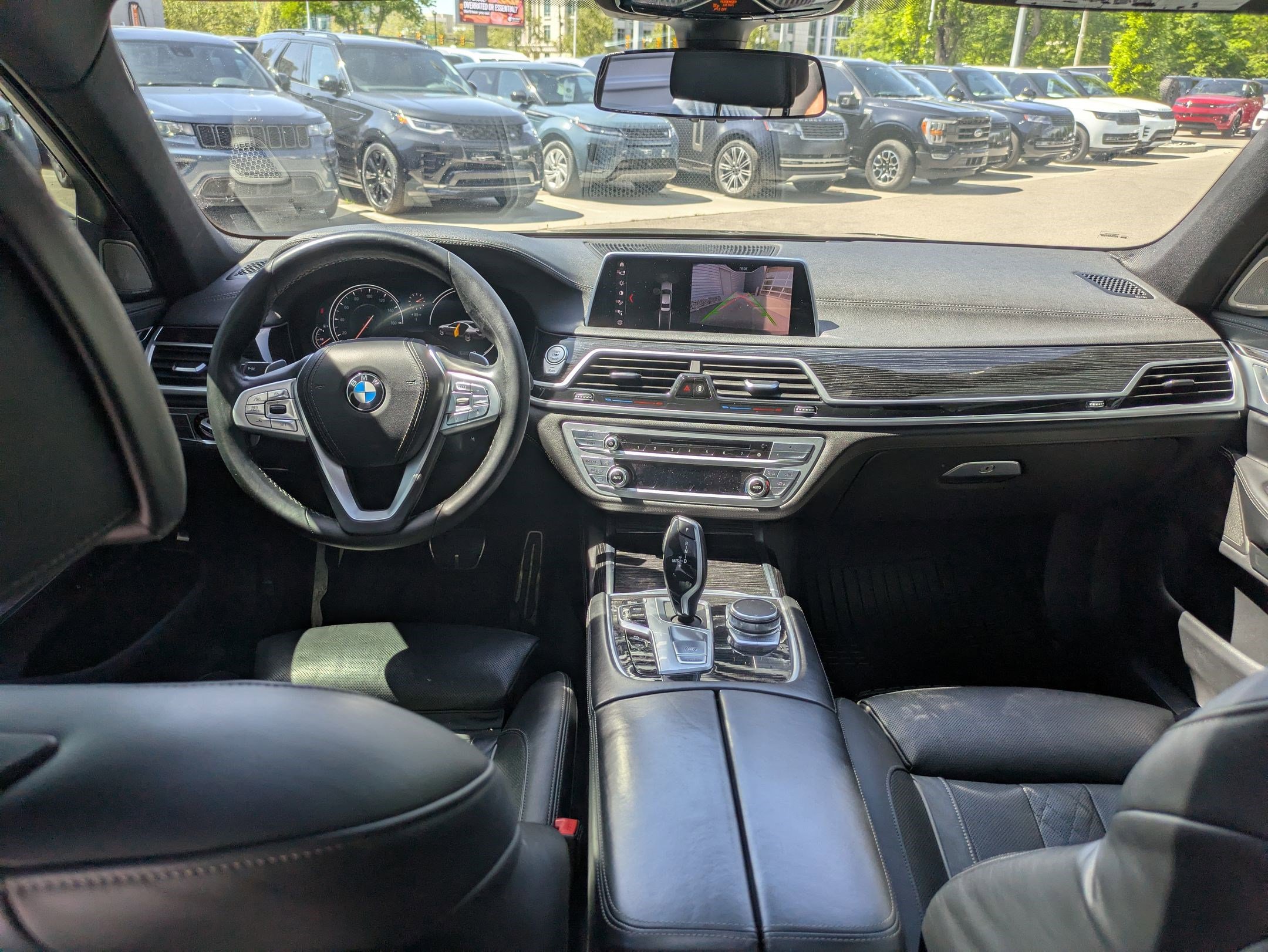 Used 2019 BMW 750i w/ M Sport Package RWD image 25