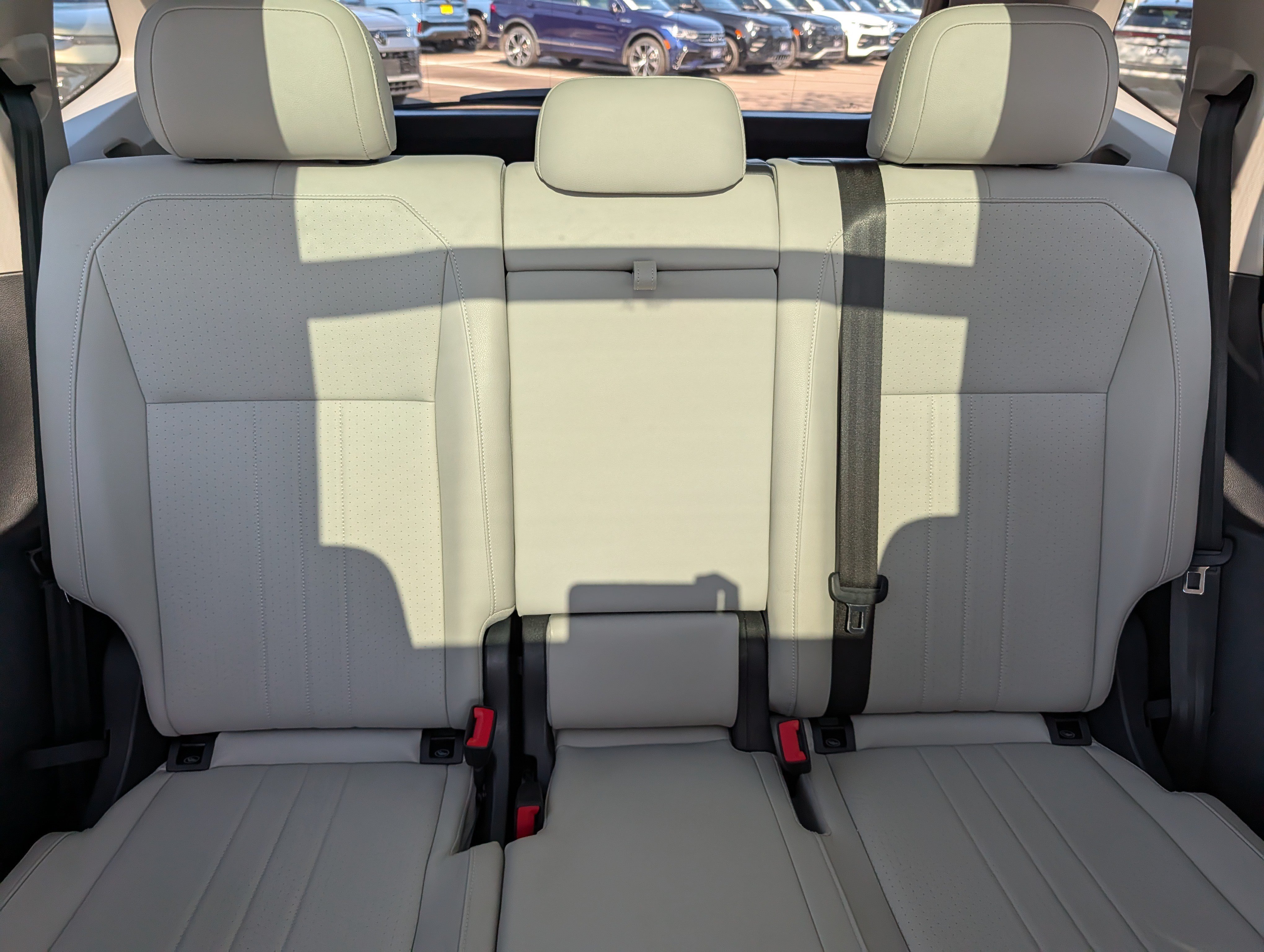 Used 2023 Volkswagen Tiguan SE w/ Panoramic Sunroof Package AWD/4WD image 13