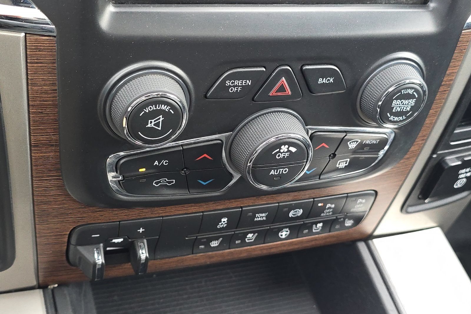Used 2016 RAM 3500 Laramie AWD/4WD image 19