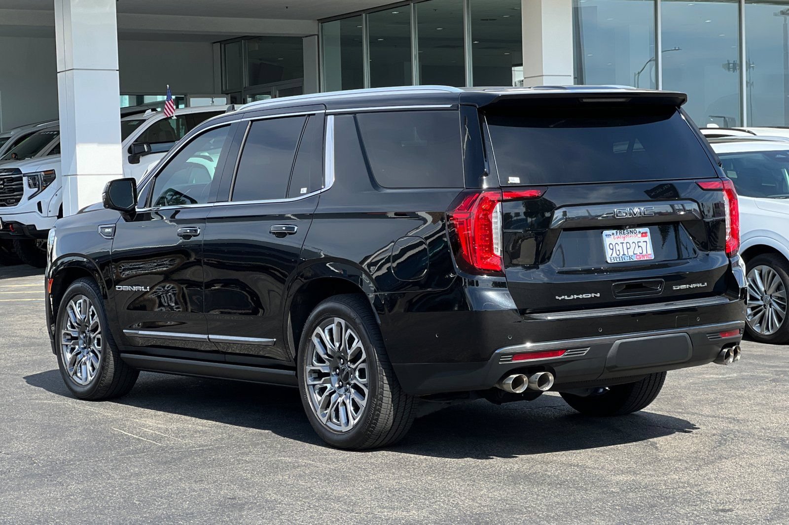 Used 2023 GMC Yukon Denali Ultimate AWD/4WD image 6