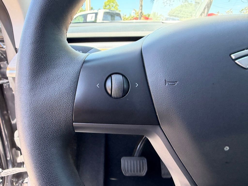 Used 2023 Tesla Model Y Long Range AWD/4WD image 22