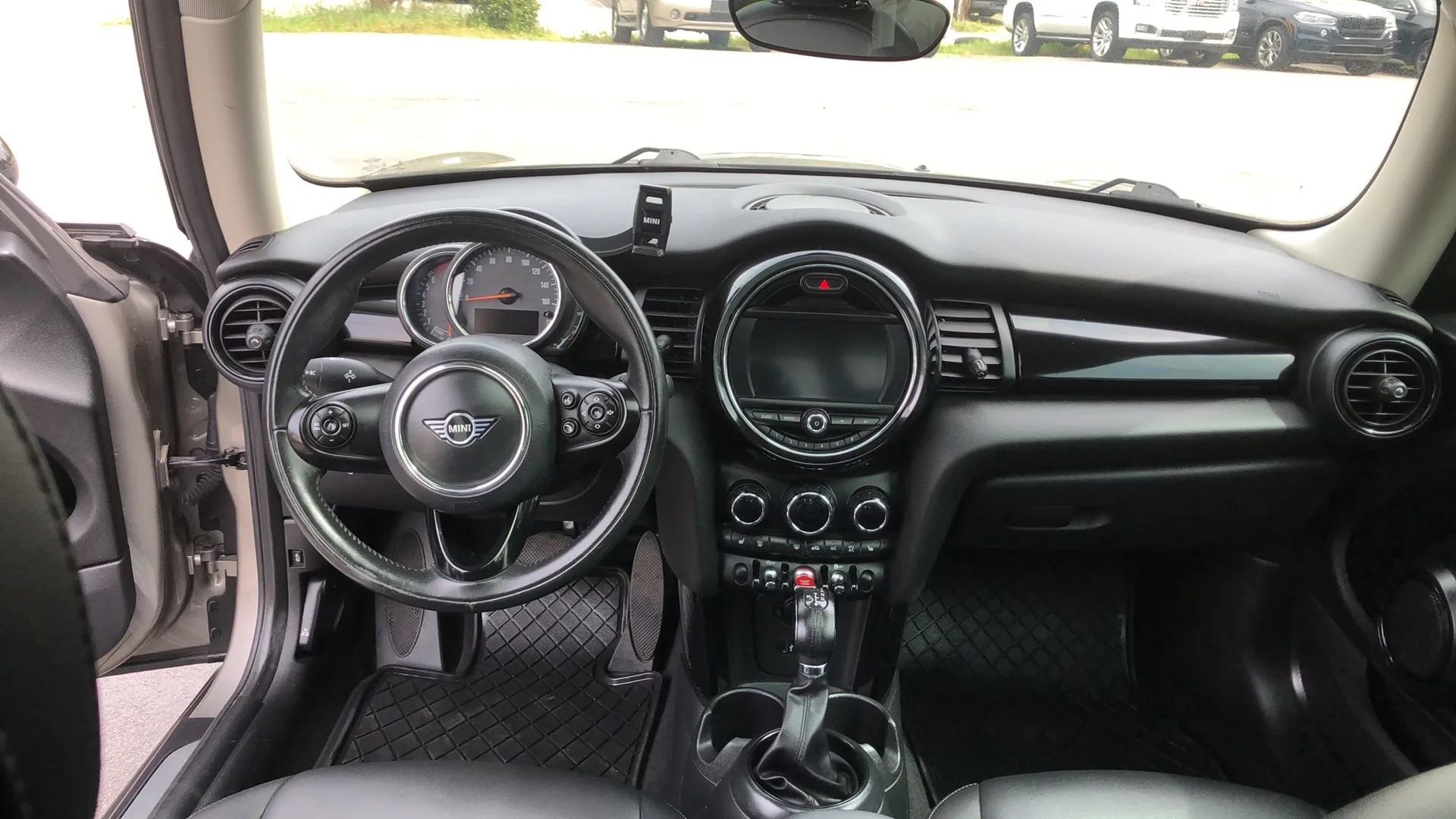 Used 2019 MINI Cooper 2-Door Hardtop image 18