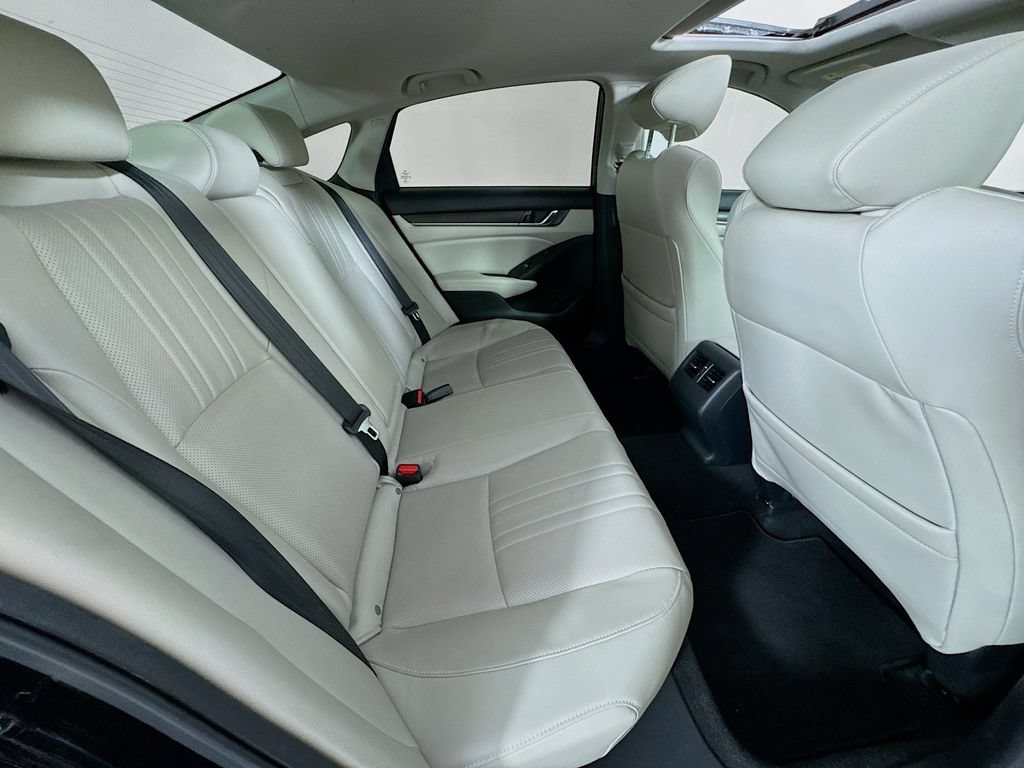 Used 2018 Honda Accord Touring image 34