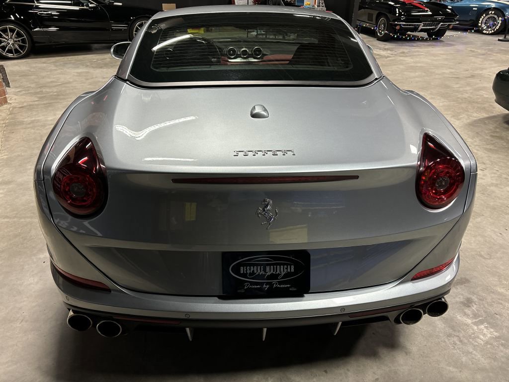 Used 2015 Ferrari California T image 9