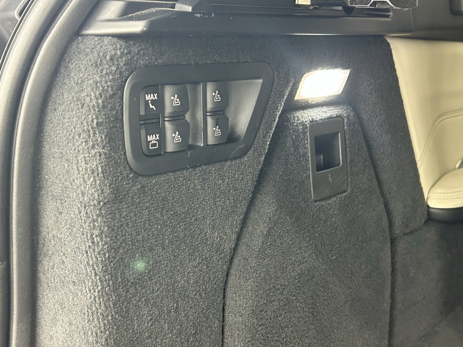 Used 2023 BMW X7 xDrive40i w/ Executive Package image 41