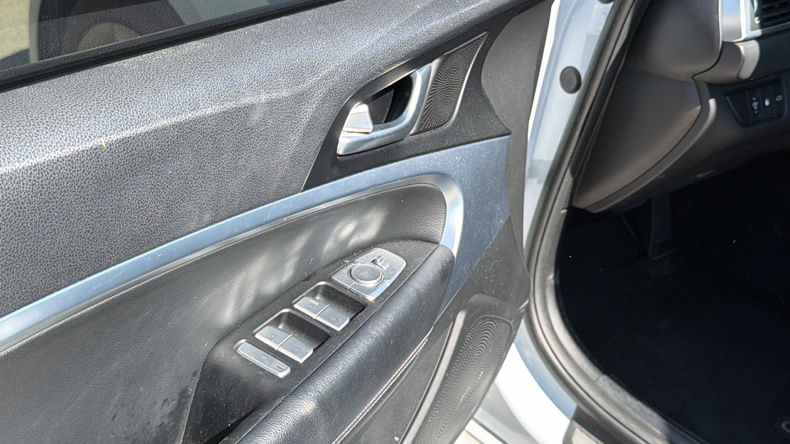 Used 2022 Genesis G70 2.0T image 15