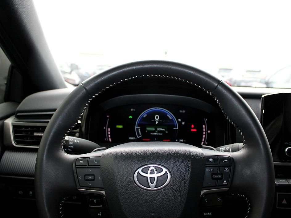 Used 2025 Toyota Camry SE image 20