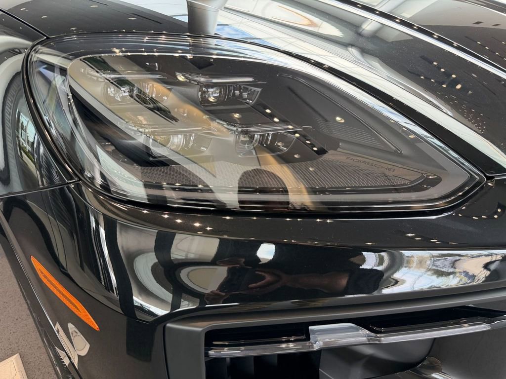 New 2026 Porsche Cayenne Coupe AWD/4WD image 25