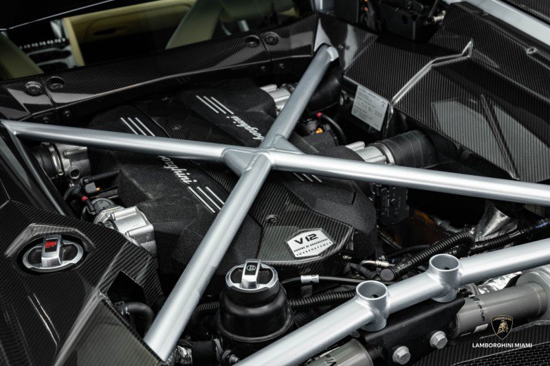 Used 2018 Lamborghini Aventador S image 36