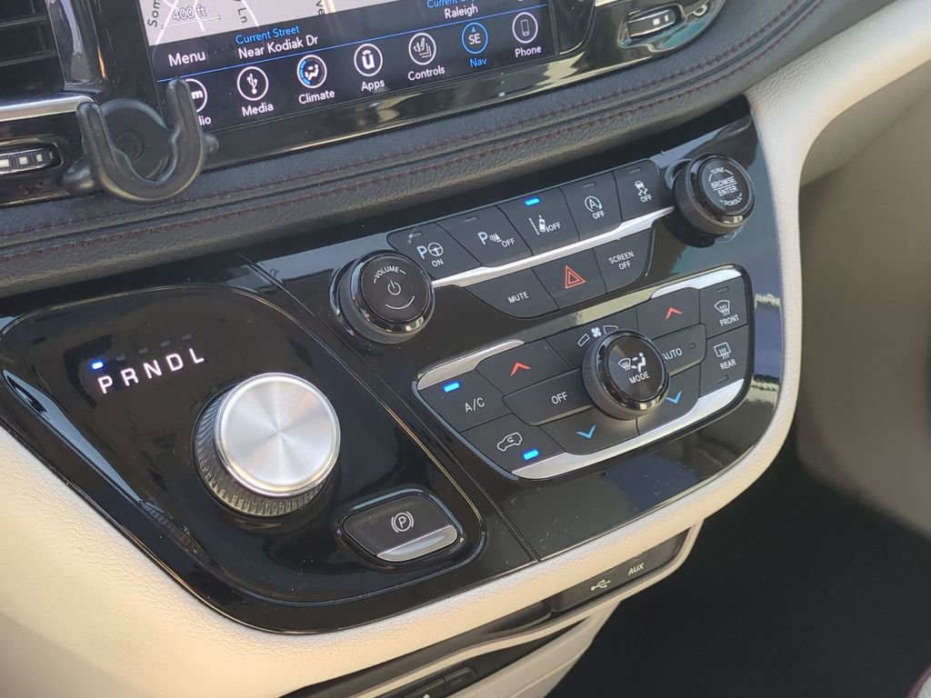 Used 2019 Chrysler Pacifica Limited w/ Tire & Wheel Group image 21