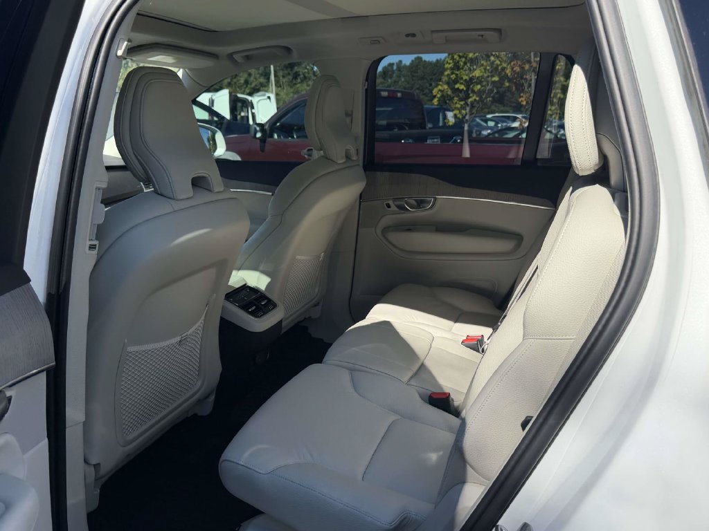 Used 2024 Volvo XC90 B5 Plus w/ Protection Package Premier AWD/4WD image 6