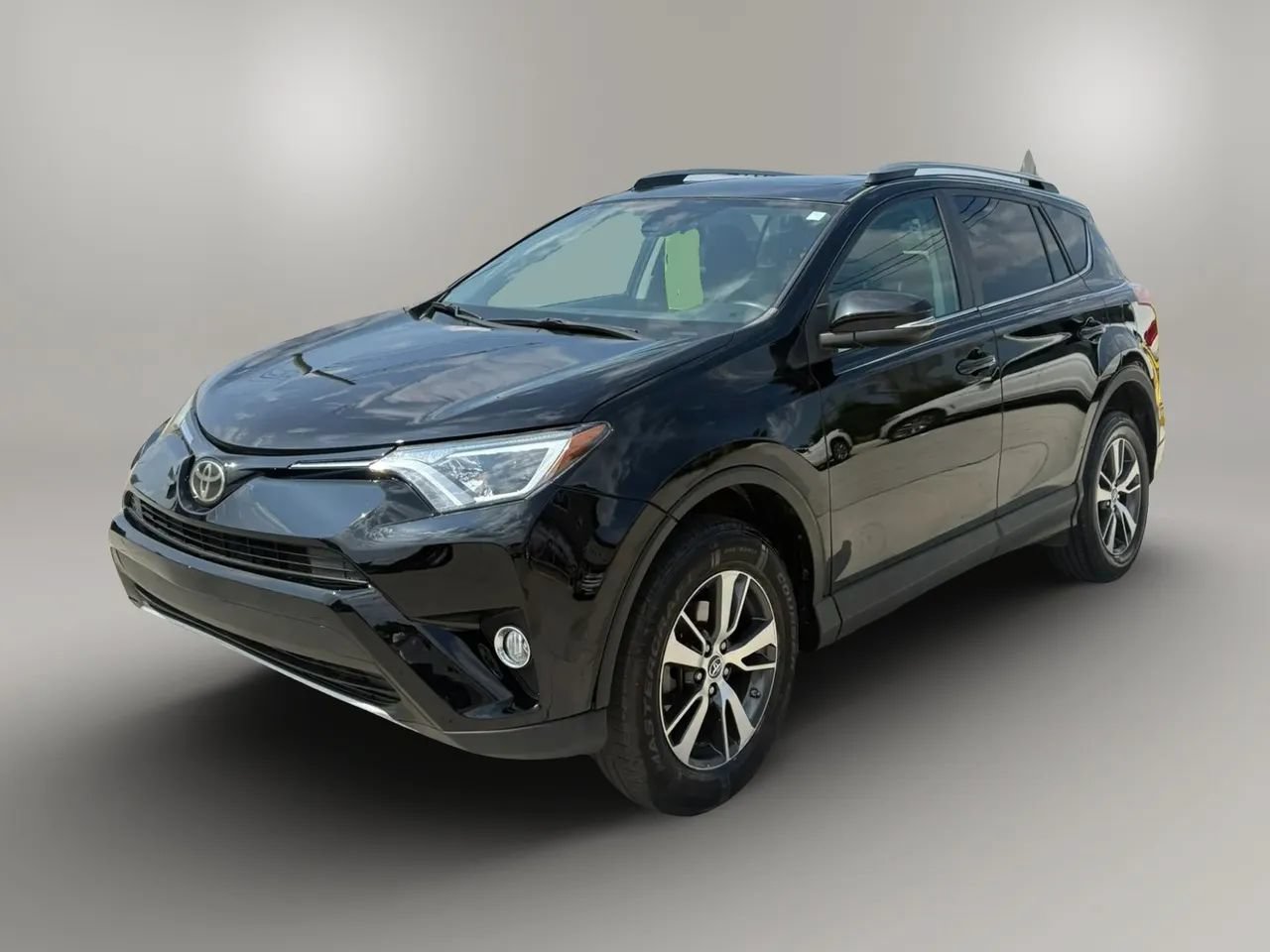 Used 2017 Toyota RAV4 XLE FWD image 3