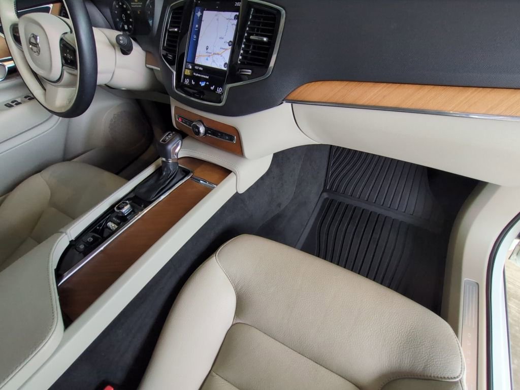 Used 2021 Volvo XC90 T6 Momentum AWD/4WD image 24
