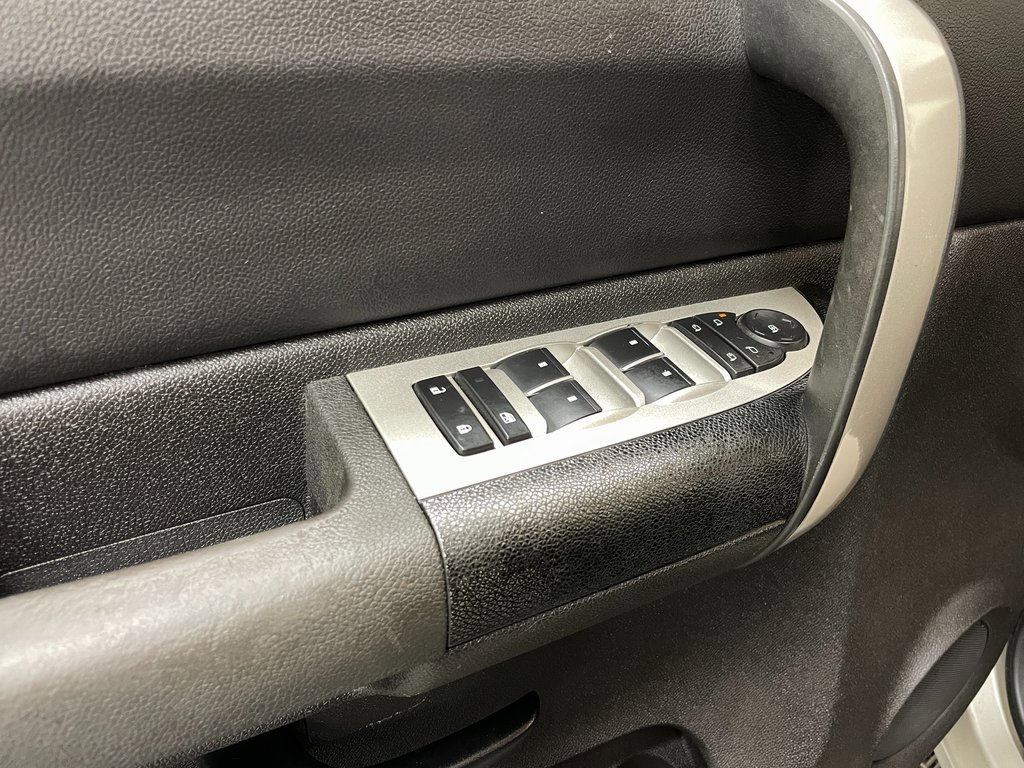 Used 2009 Chevrolet Silverado 2500 LT w/ Exterior Plus Package image 20
