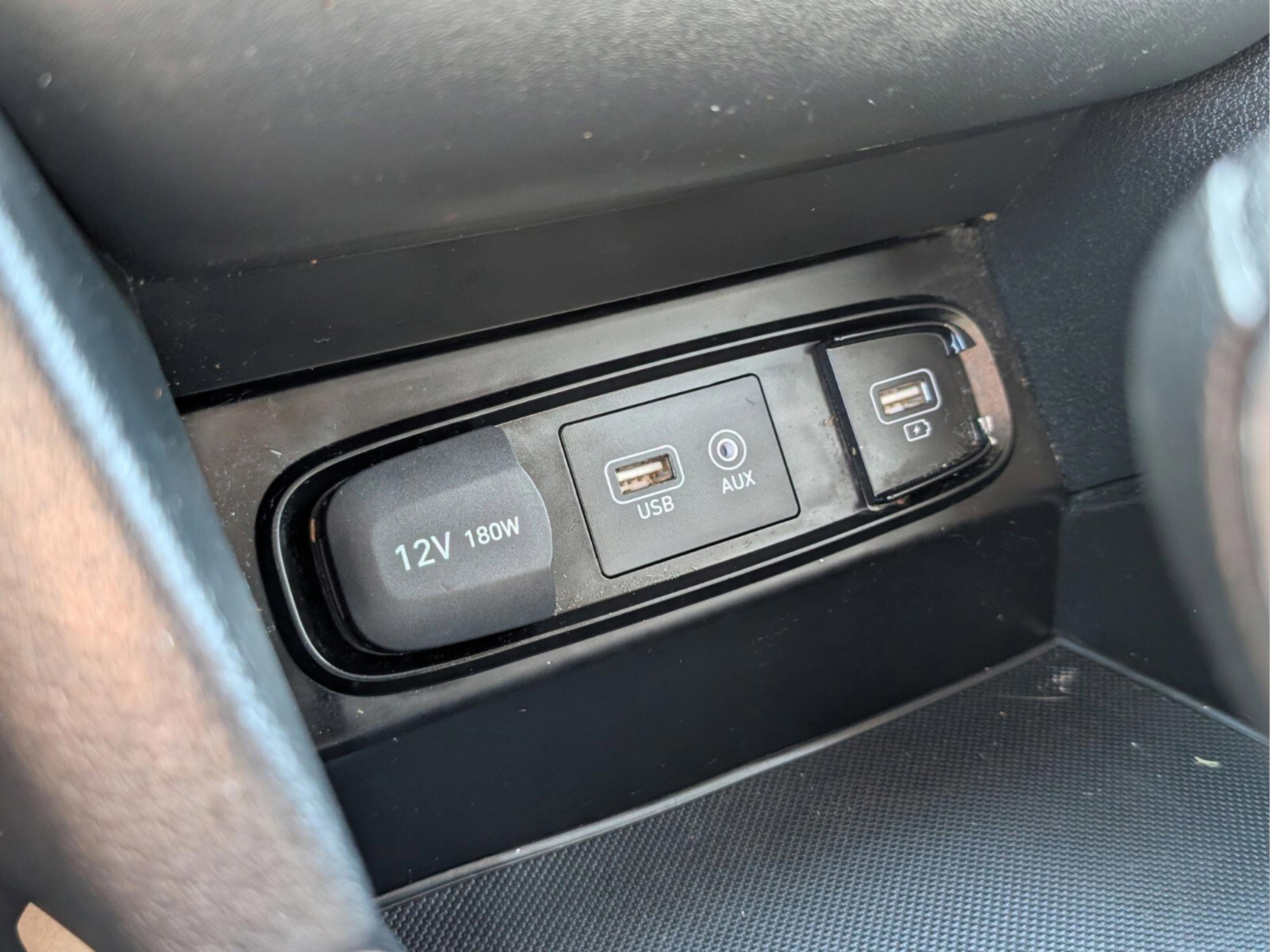 Used 2020 Hyundai Santa Fe SE image 39