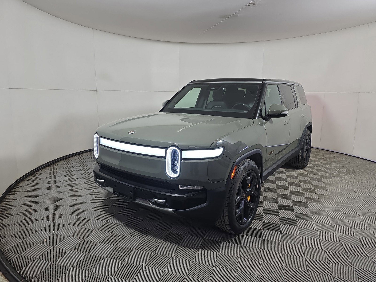 Used 2022 Rivian R1S Launch Edition