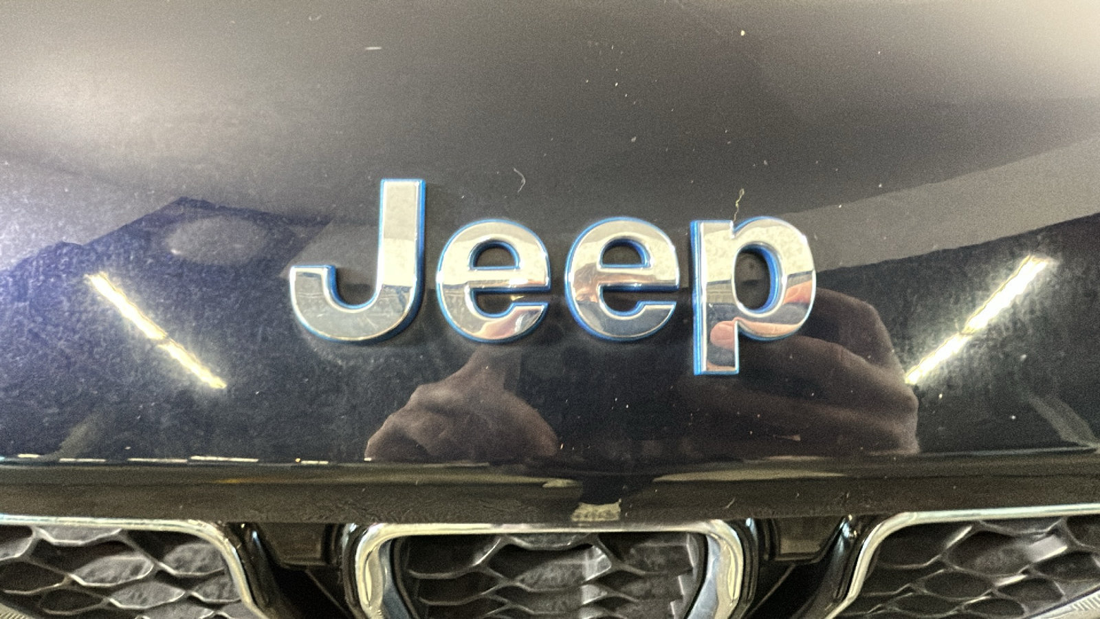 Used 2023 Jeep Grand Cherokee Overland AWD/4WD image 9