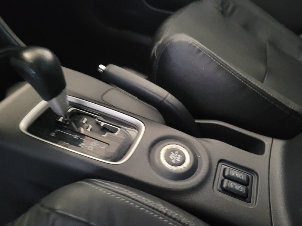 Used 2016 Mitsubishi Outlander SEL AWD/4WD image 26