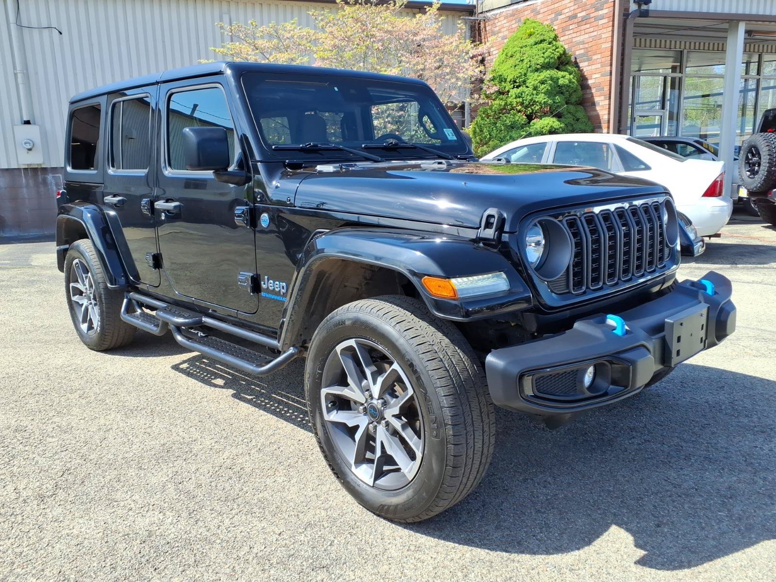 Used 2024 Jeep Wrangler Unlimited w/ Convenience Group AWD/4WD image 1