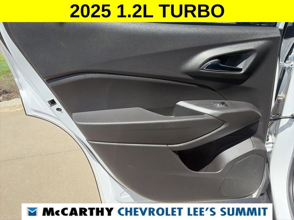 Used 2025 Chevrolet Trax LT FWD image 26