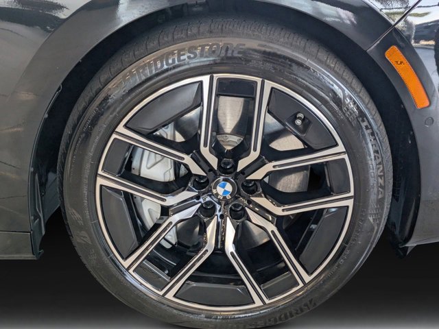 Used 2024 BMW 760i xDrive w/ Premium Package 2 image 9