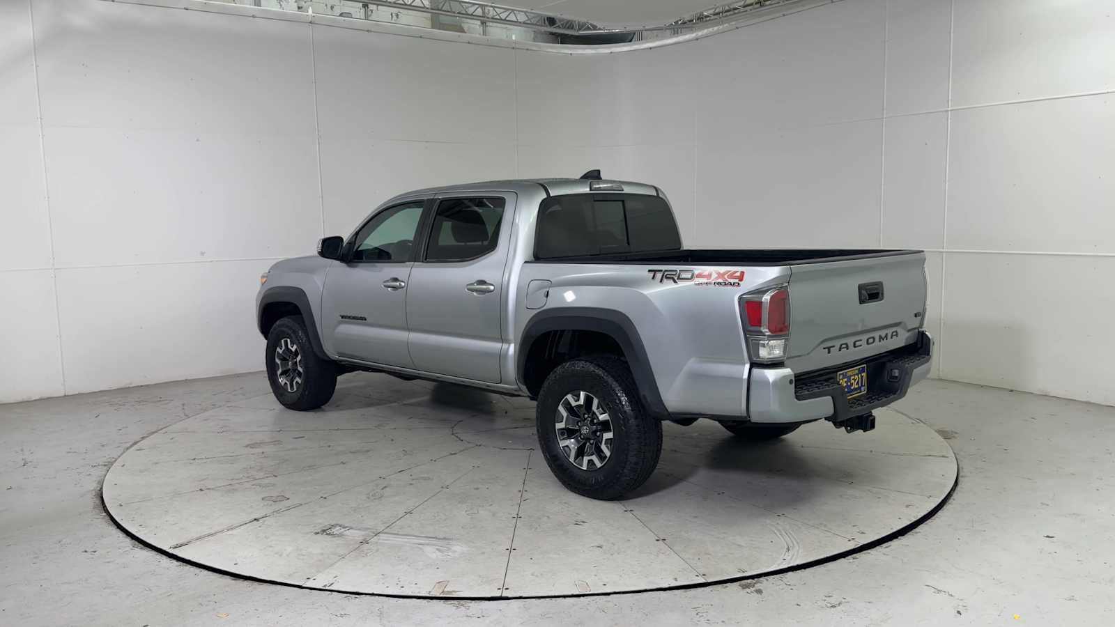 Used 2023 Toyota Tacoma TRD Off-Road w/ Technology Package AWD/4WD image 4