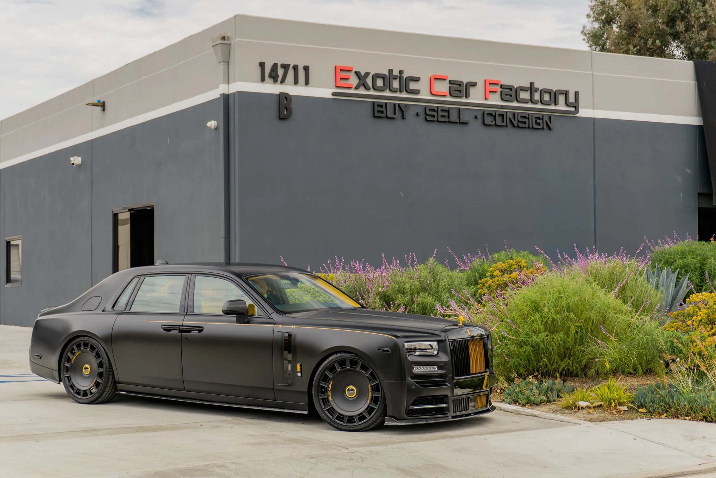 Used 2027 Rolls-Royce Phantom Sedan RWD image 1