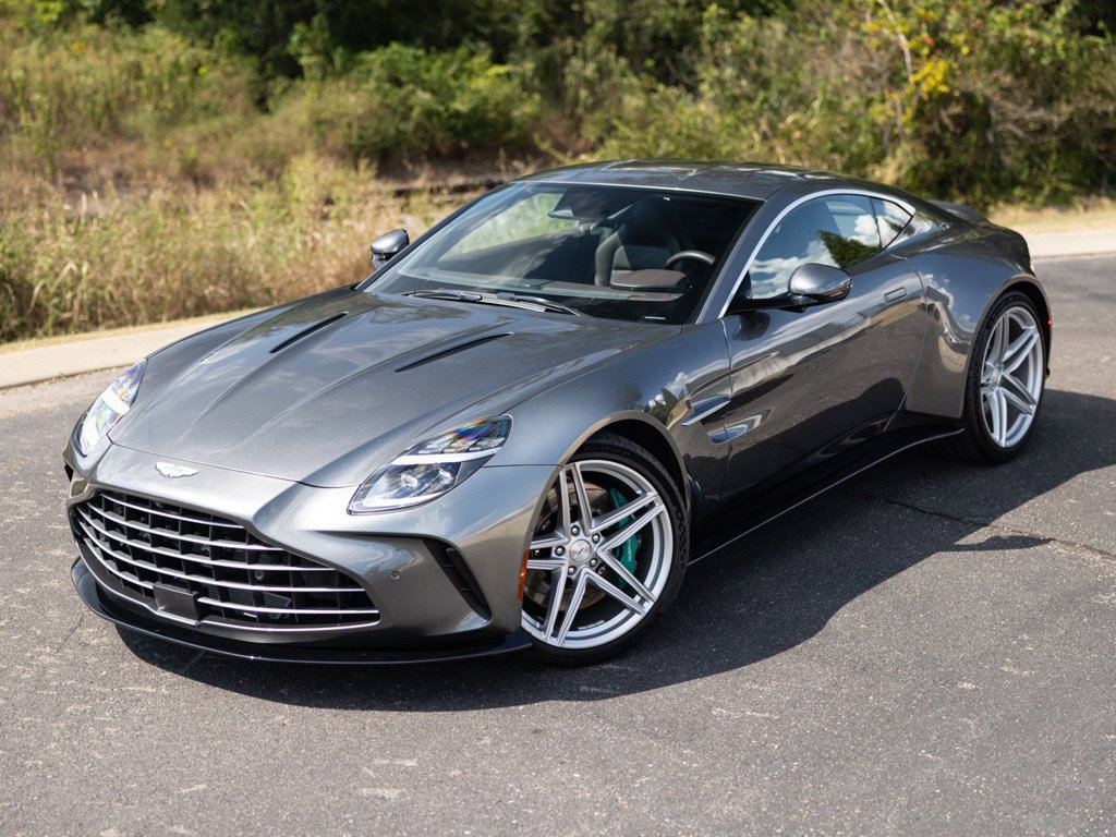 Used 2025 Aston Martin V8 Vantage Coupe RWD image 2