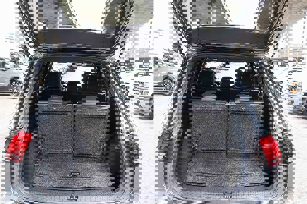 Used 2023 Volkswagen Tiguan SE R-Line image 29