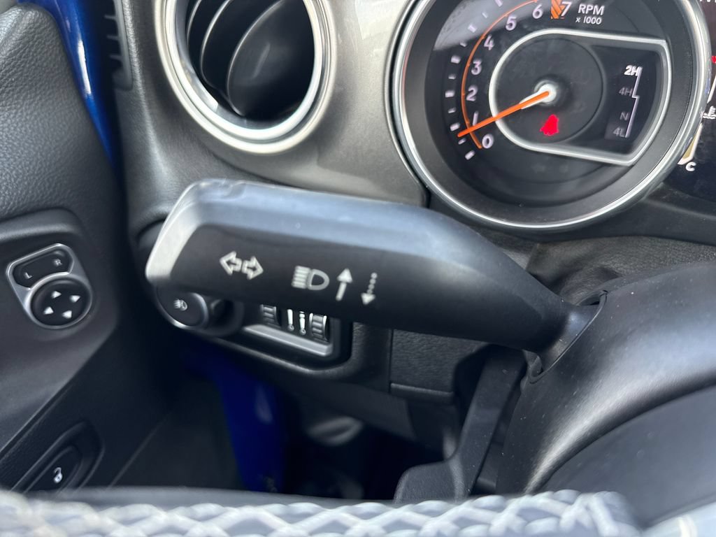 Used 2018 Jeep Wrangler Unlimited Sahara AWD/4WD image 19