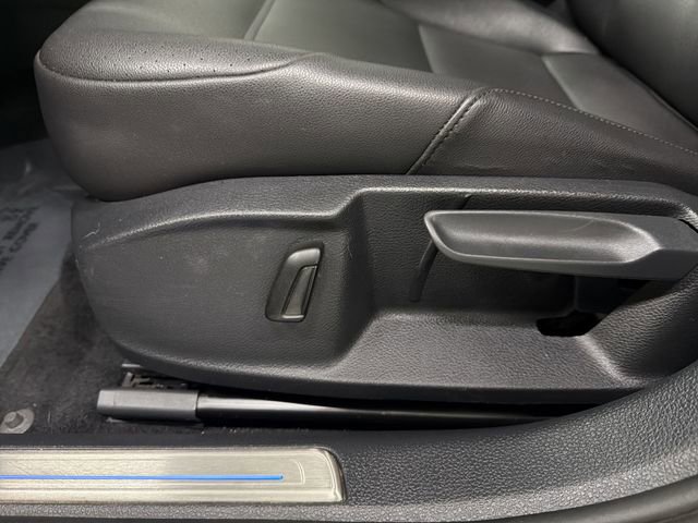 Used 2019 Volkswagen e-Golf SEL Premium image 22