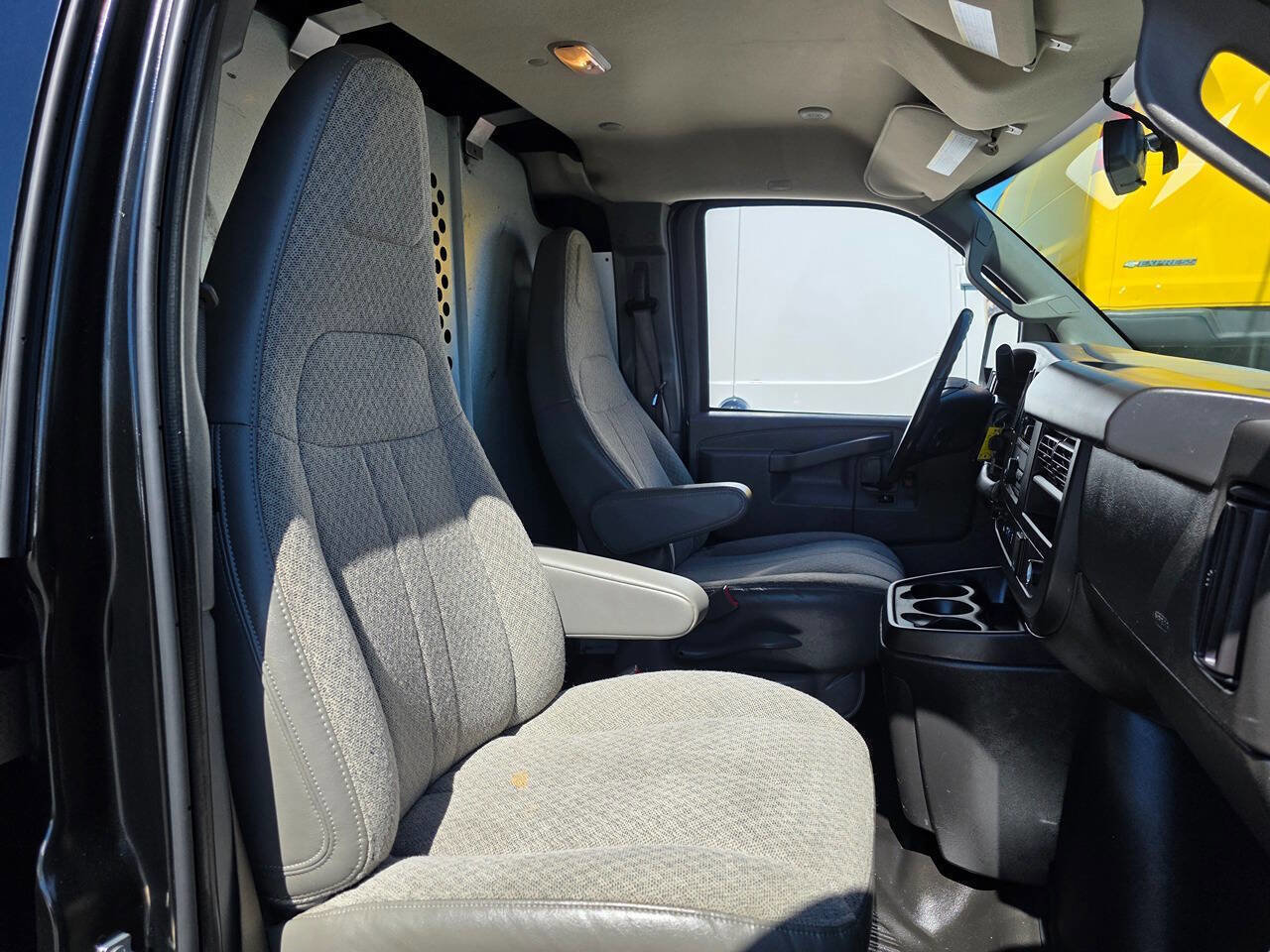 Used 2023 GMC Savana 3500 Extended w/ Driver Convenience Package image 10