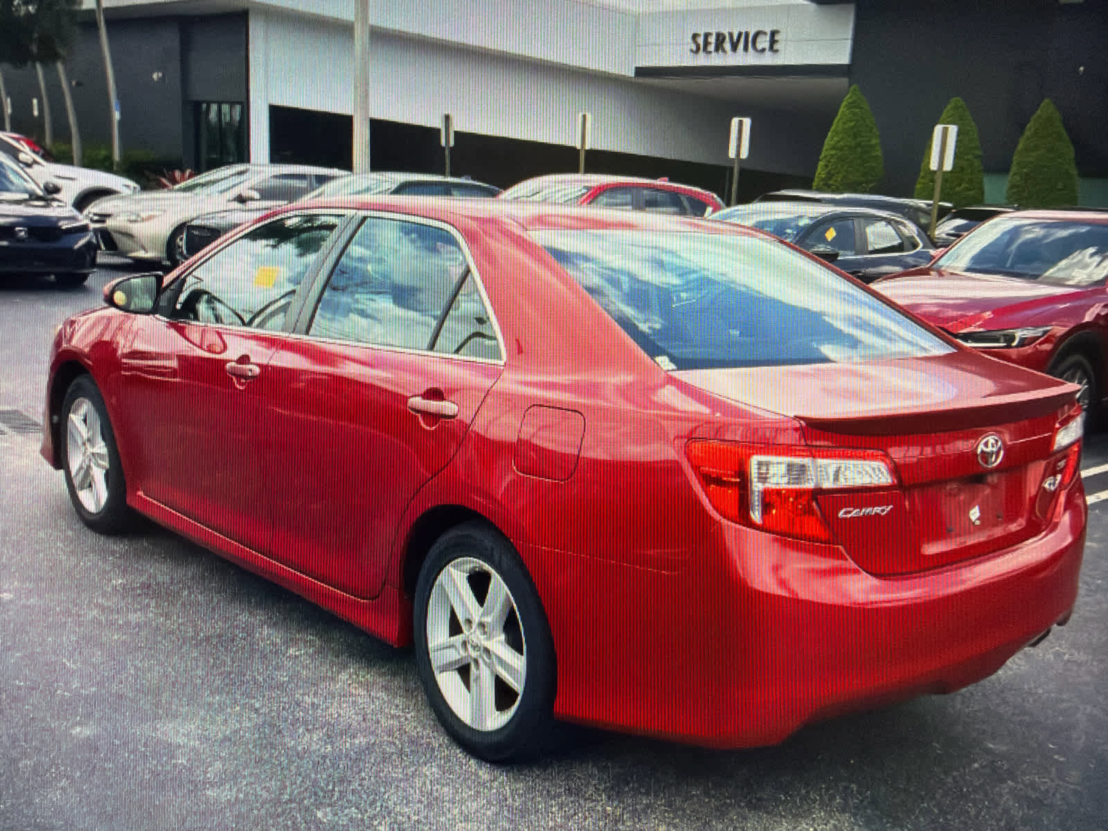 Used 2014 Toyota Camry SE FWD image 4
