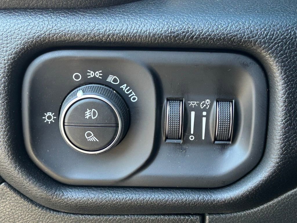 New 2026 RAM 1500 4x4 Crew Cab image 25