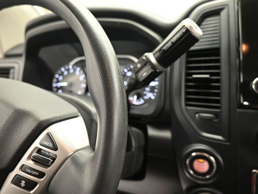 Used 2022 Nissan Titan SV AWD/4WD image 22