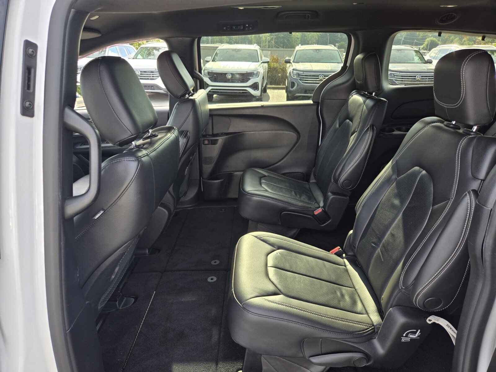 Used 2022 Chrysler Pacifica Touring-L w/ S Appearance Package image 11