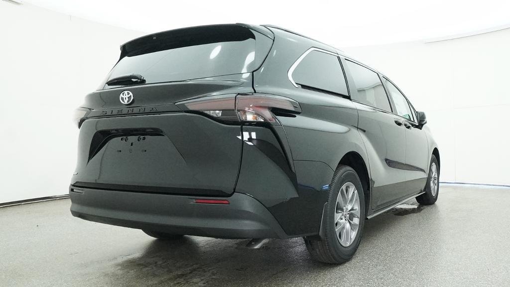 New 2026 Toyota Sienna LE FWD image 21