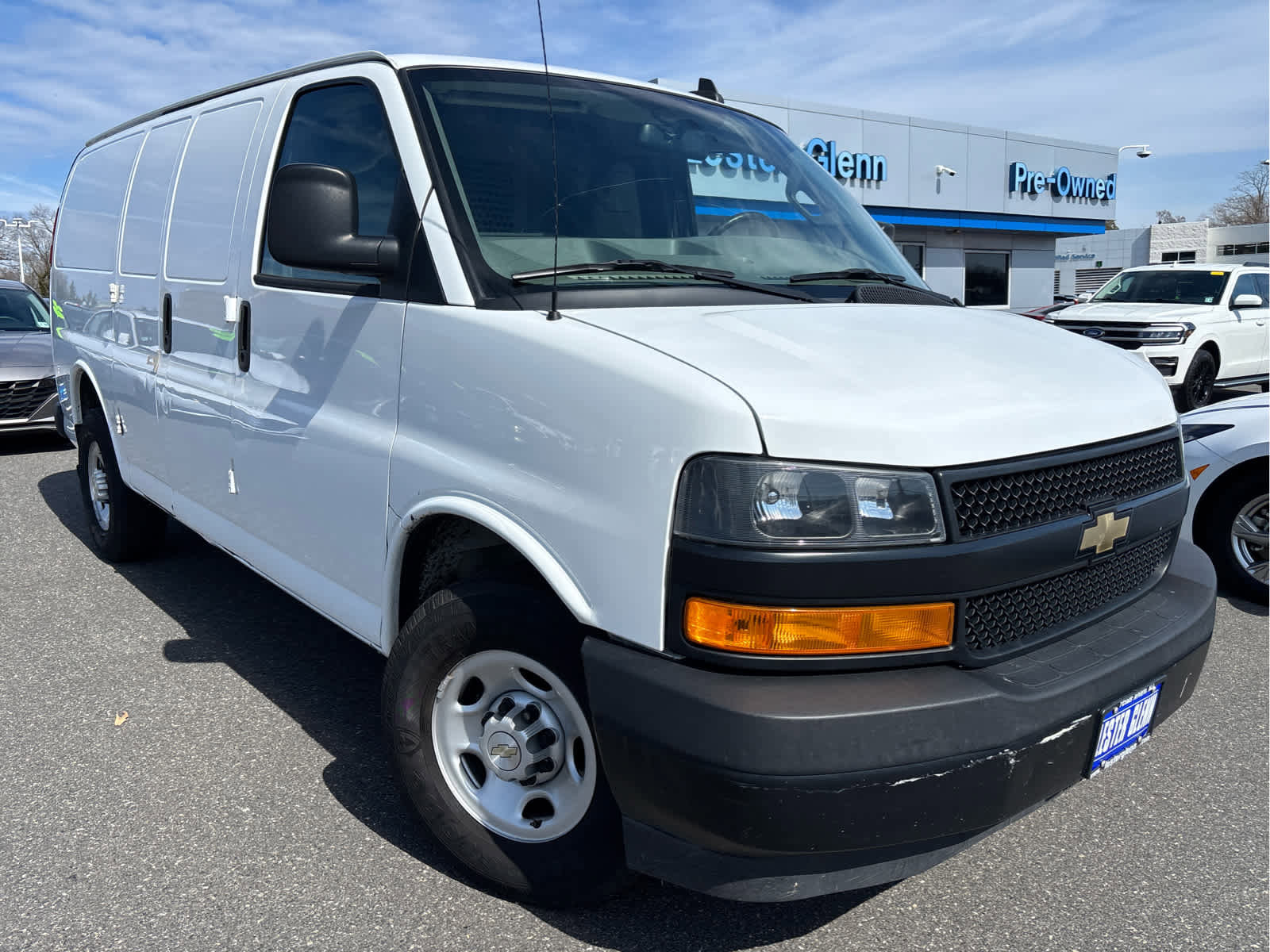 Used 2021 Chevrolet Express 3500 w/ Driver Convenience Package image 2