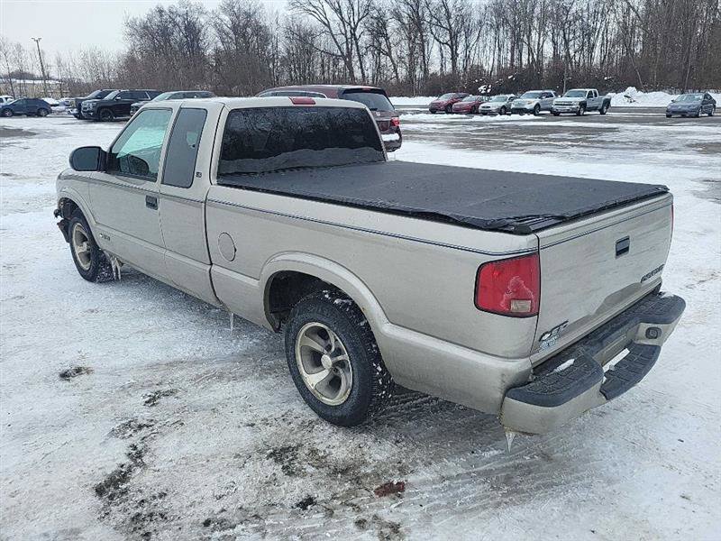 Used 2000 Chevrolet S10 Pickup LS w/ Preferred Equipment Group RWD image 2