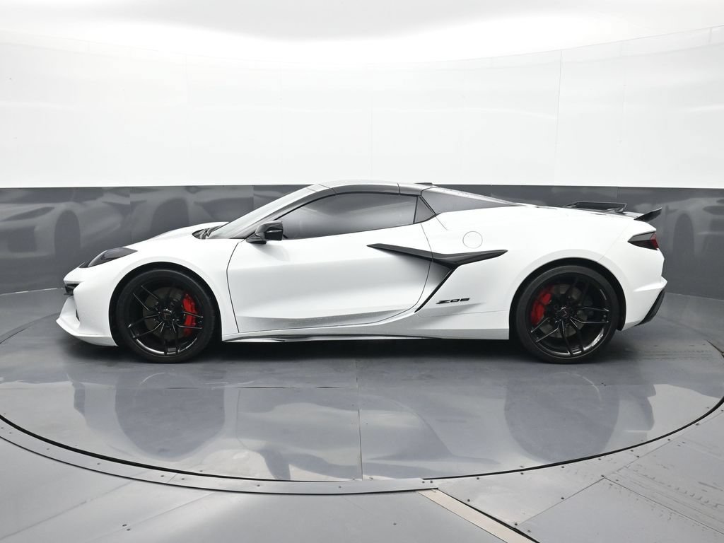 Used 2025 Chevrolet Corvette Z06 RWD image 2